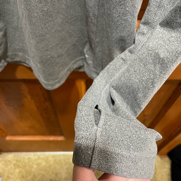 Old Navy Gray Cowl Neck Long Sleeve Athletic Semi Fitted Top - Picture 3 of 3